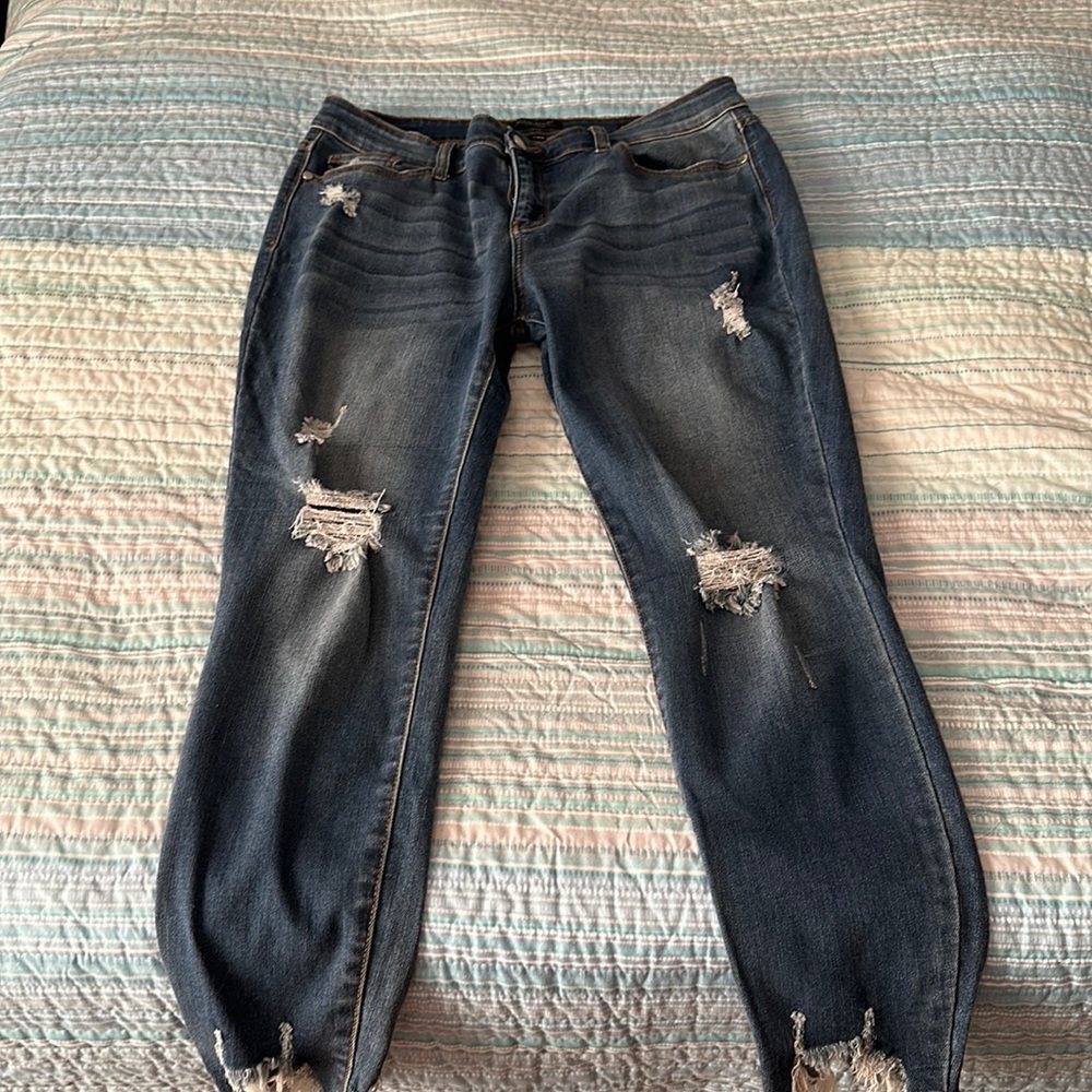 Judy Blue Distressed Cropped size 15